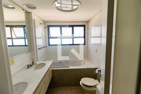 Apartamento à venda com 198m², 3 quartos e 3 vagasBanheiro da Suíte 3