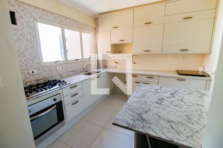 Apartamento à venda com 198m², 3 quartos e 3 vagasCozinha - Armários