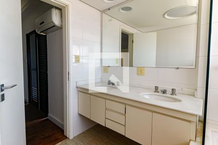 Apartamento à venda com 198m², 3 quartos e 3 vagasBanheiro da Suíte 3