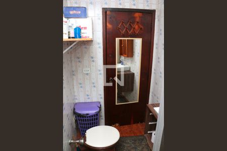 Casa para alugar com 100m², 2 quartos e 2 vagasBanheiro da Suíte