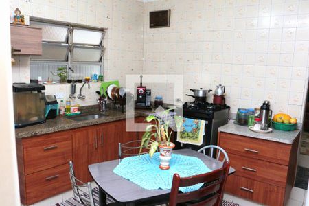 Casa para alugar com 100m², 2 quartos e 2 vagasCozinha