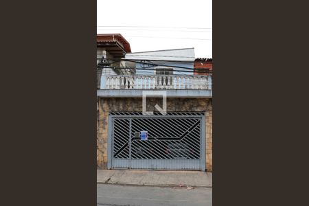 Casa para alugar com 100m², 2 quartos e 2 vagasFachada