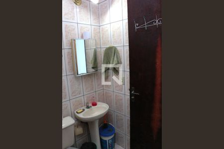 Casa para alugar com 100m², 2 quartos e 2 vagasBanheiro de serviço