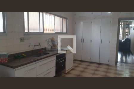 Casa à venda com 4 quartos, 226m² em Vila Dom Pedro I, São Paulo