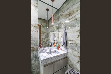 Apartamento à venda com 72m², 2 quartos e 2 vagasBanheiro da Suíte