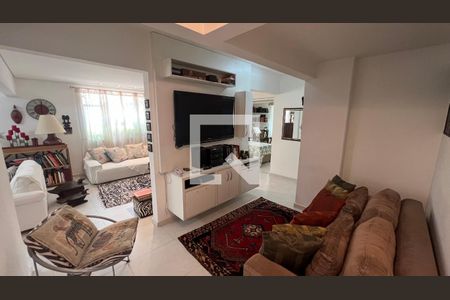 Apartamento à venda com 150m², 2 quartos e 1 vaga Apartamento à venda com 150m², 2 quartos e 1 vagaSala de TV