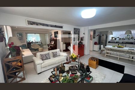 Apartamento à venda com 150m², 2 quartos e 1 vaga Apartamento à venda com 150m², 2 quartos e 1 vagaSala