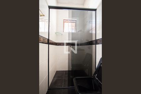 Casa à venda com 360m², 2 quartos e 8 vagas Casa à venda com 360m², 2 quartos e 8 vagasBanheiro da Suíte