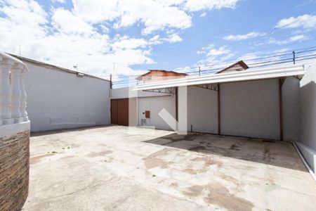 Casa à venda com 360m², 2 quartos e 8 vagas Casa à venda com 360m², 2 quartos e 8 vagasGaragem