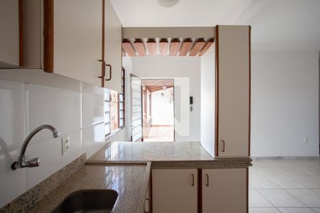 Casa à venda com 360m², 2 quartos e 8 vagas Casa à venda com 360m², 2 quartos e 8 vagasCozinha