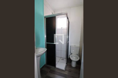 Banheiro doSuíte 1 de casa de condomínio para alugar com 2 quartos, 51m² em Jardim Algarve, São Leopoldo