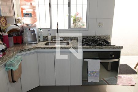 Casa à venda com 105m², 2 quartos e 2 vagasCozinha - Armários