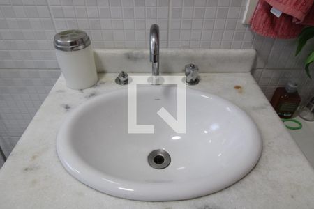 Casa à venda com 105m², 2 quartos e 2 vagasBanheiro da Suíte 2