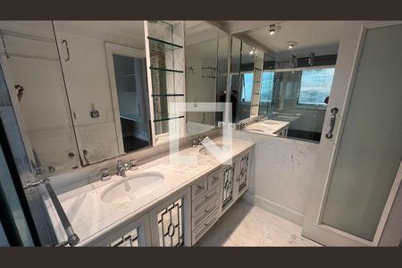 Apartamento para alugar com 227m², 3 quartos e 3 vagasBanheiro da Suíte 1