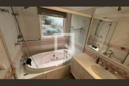 Apartamento para alugar com 227m², 3 quartos e 3 vagasBanheiro da Suíte 2