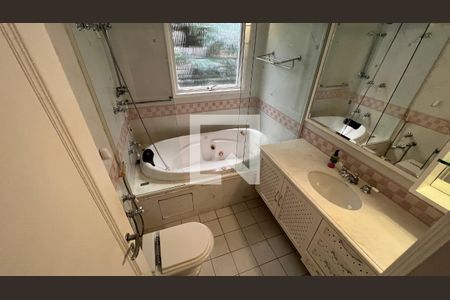 Apartamento para alugar com 227m², 3 quartos e 3 vagasBanheiro da Suíte 2