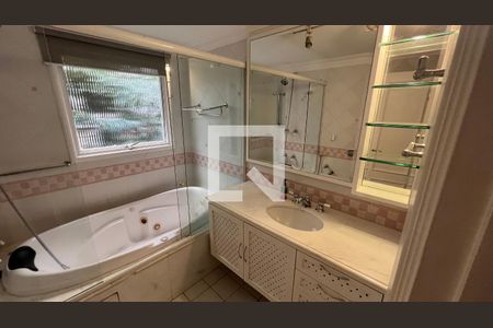 Apartamento para alugar com 227m², 3 quartos e 3 vagasBanheiro da Suíte 2