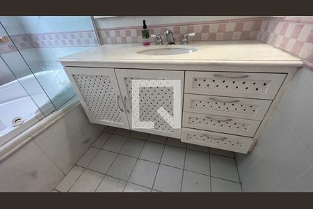 Apartamento para alugar com 227m², 3 quartos e 3 vagasBanheiro da Suíte 2