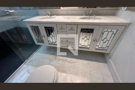 Apartamento para alugar com 227m², 3 quartos e 3 vagasBanheiro da Suíte 1