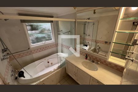 Apartamento para alugar com 227m², 3 quartos e 3 vagasBanheiro da Suíte 2