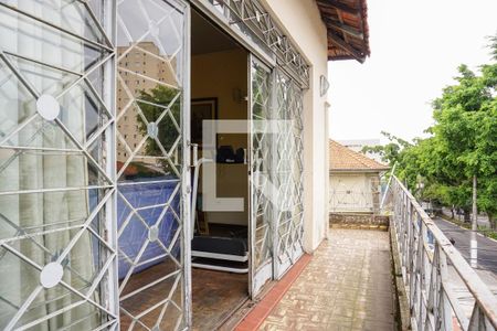 Casa à venda com 328m², 2 quartos e 5 vagas Casa à venda com 328m², 2 quartos e 5 vagasVaranda