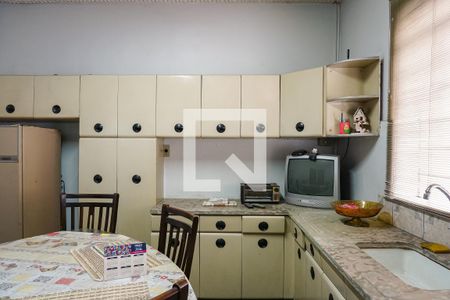 Casa à venda com 328m², 2 quartos e 5 vagas Casa à venda com 328m², 2 quartos e 5 vagasCozinha