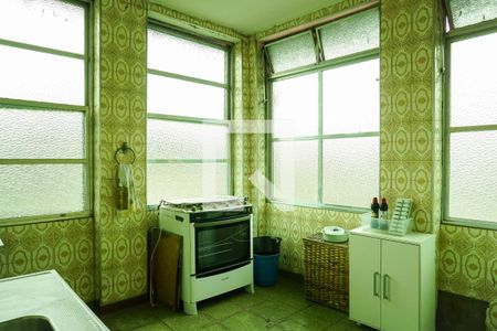 Casa à venda com 328m², 2 quartos e 5 vagas Casa à venda com 328m², 2 quartos e 5 vagasCozinha