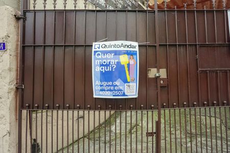 Casa à venda com 328m², 2 quartos e 5 vagas Casa à venda com 328m², 2 quartos e 5 vagasPlaquinha