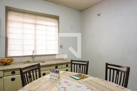 Casa à venda com 328m², 2 quartos e 5 vagas Casa à venda com 328m², 2 quartos e 5 vagasCozinha