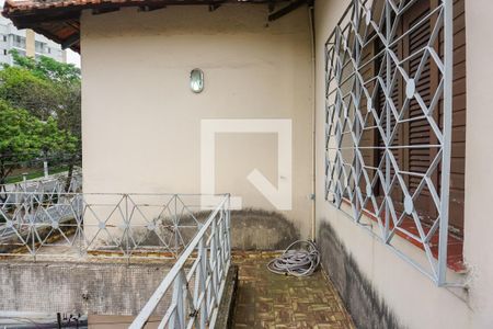 Casa à venda com 328m², 2 quartos e 5 vagas Casa à venda com 328m², 2 quartos e 5 vagasVaranda