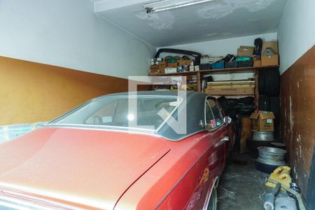 Casa à venda com 328m², 2 quartos e 5 vagas Casa à venda com 328m², 2 quartos e 5 vagasGaragem