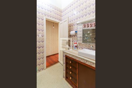 Casa à venda com 200m², 3 quartos e 5 vagasBanheiro Corredor