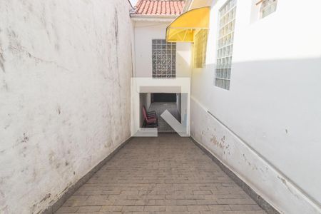 Casa à venda com 94m², 4 quartos e 2 vagasCorredor - Garagem