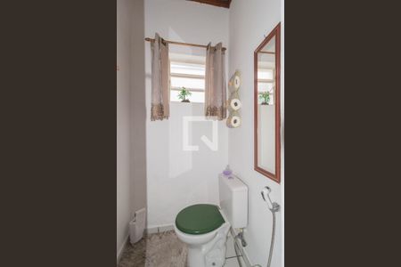 Casa à venda com 94m², 4 quartos e 2 vagasBanheiro