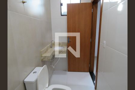 Banheiro da Suíte de casa para alugar com 2 quartos, 78m² em Conjunto Residencial Rodoviário, Goiânia