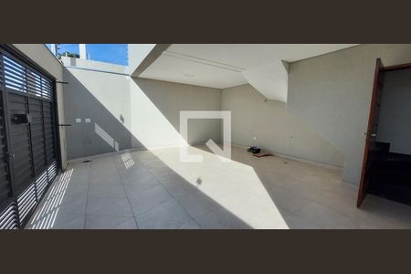 Casa à venda com 121m², 2 quartos e 3 vagas Casa à venda com 121m², 2 quartos e 3 vagasGaragem