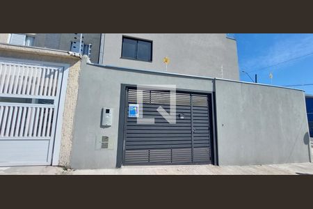 Casa à venda com 121m², 2 quartos e 3 vagas Casa à venda com 121m², 2 quartos e 3 vagasFachada