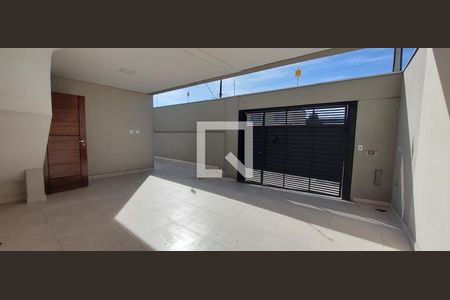 Casa à venda com 121m², 2 quartos e 3 vagas Casa à venda com 121m², 2 quartos e 3 vagasGaragem