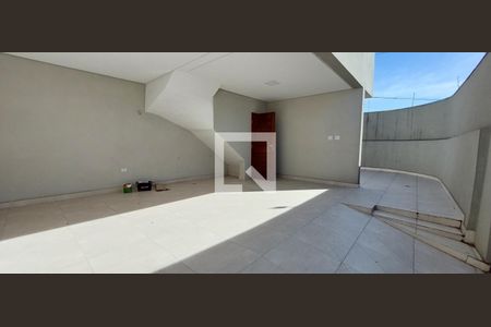 Casa à venda com 121m², 2 quartos e 3 vagas Casa à venda com 121m², 2 quartos e 3 vagasGaragem