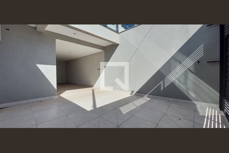 Casa à venda com 121m², 2 quartos e 2 vagas Casa à venda com 121m², 2 quartos e 2 vagasGaragem