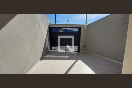 Casa à venda com 121m², 2 quartos e 2 vagas Casa à venda com 121m², 2 quartos e 2 vagasGaragem