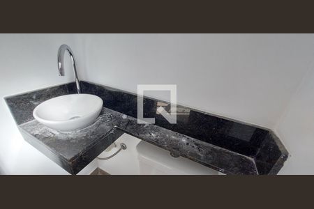 Banheiro de casa à venda com 2 quartos, 123m² em Vila Lucinda, Santo André