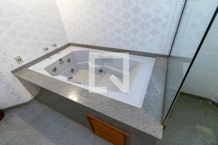 Apartamento à venda com 172m², 4 quartos e 2 vagasBanheiro da suíte