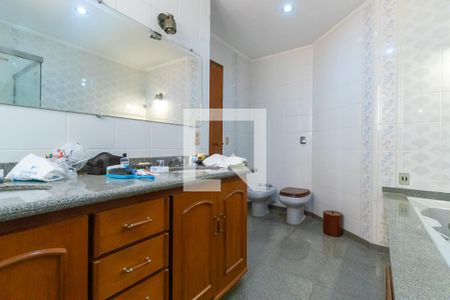 Apartamento à venda com 172m², 4 quartos e 2 vagasBanheiro da suíte