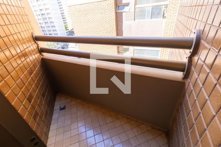 Apartamento à venda com 172m², 4 quartos e 2 vagasSacada do quarto 2