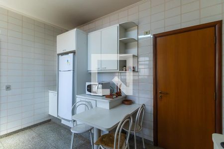Apartamento à venda com 172m², 4 quartos e 2 vagasCozinha