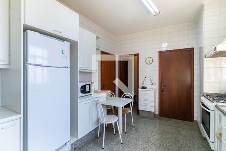 Apartamento à venda com 172m², 4 quartos e 2 vagasCozinha