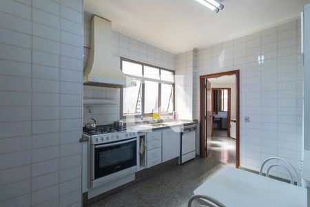 Apartamento à venda com 172m², 4 quartos e 2 vagasCozinha