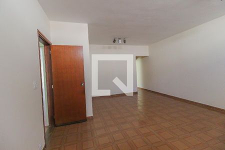 Sala de casa para alugar com 2 quartos, 180m² em Anhangabaú, Jundiaí
