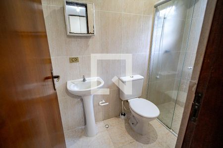 Banheiro social de kitnet/studio para alugar com 1 quarto, 20m² em Vila Gomes, São Paulo